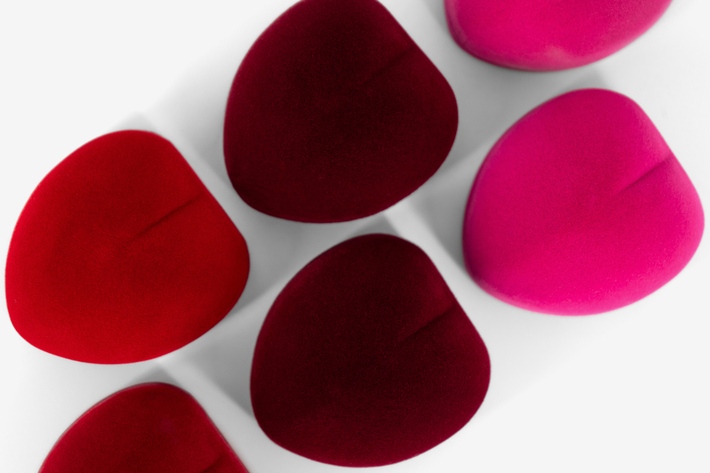 Футляр-сердце из флокированного пластика для ювелирного аксессуара