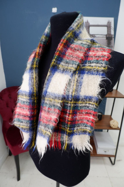 Шарф для зимнего образа