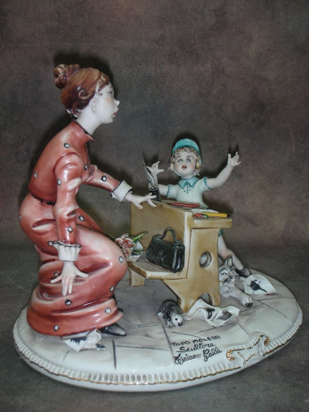 Статуэтка. Фарфор. Когда терпение на пределе. Capodimonte. Италия