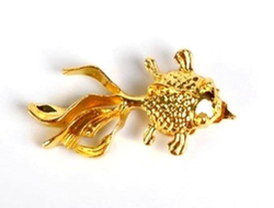 243058 Фигурка прищепка "Золотая рыбка" металл