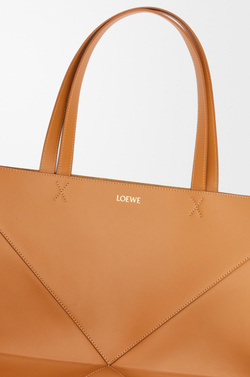 Loewe Сумка-тоут XL Puzzle Fold из блестящей телячьей кожи, светло-коричневый