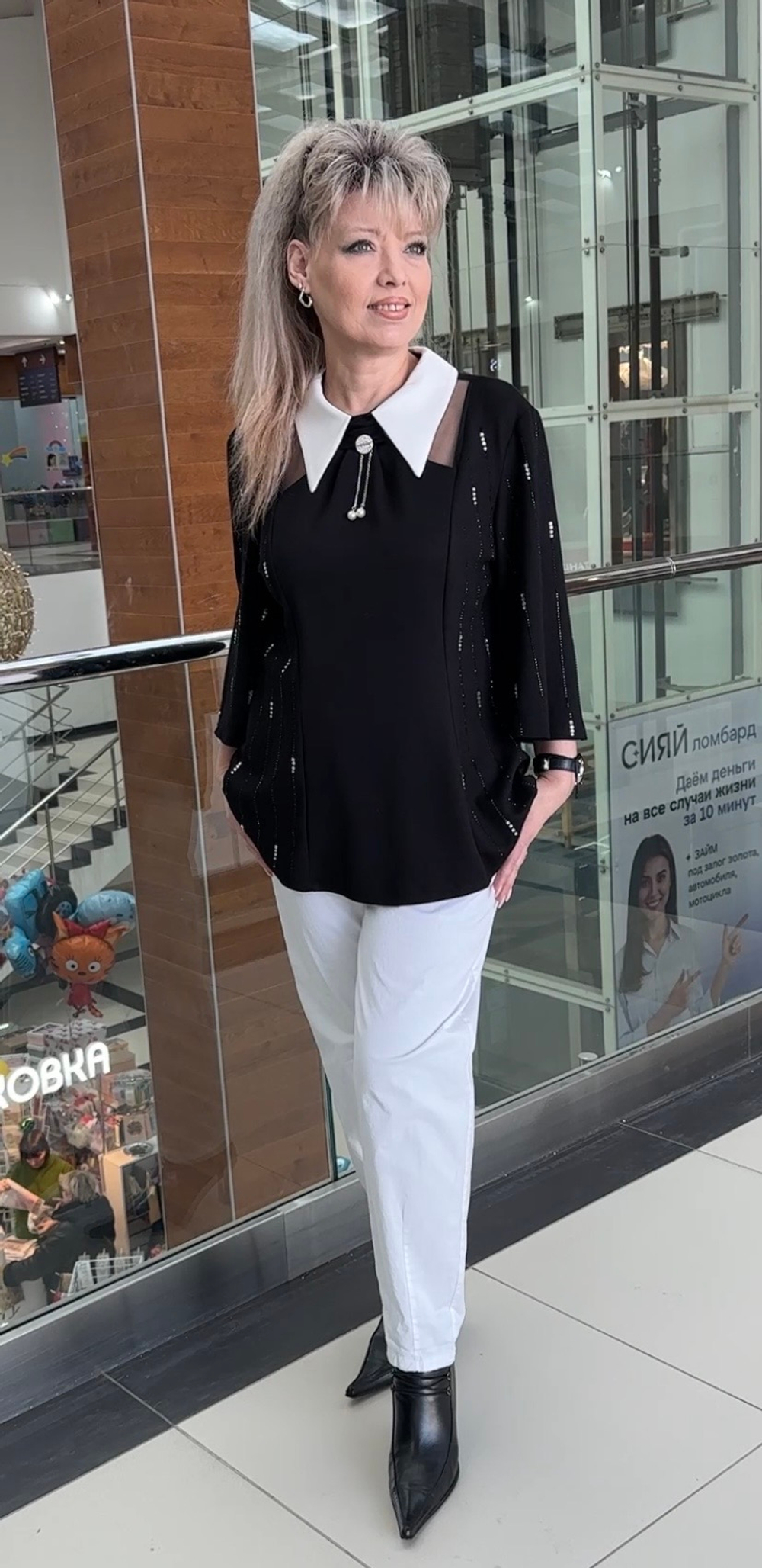 Черный с белым воротником нарядный блузон