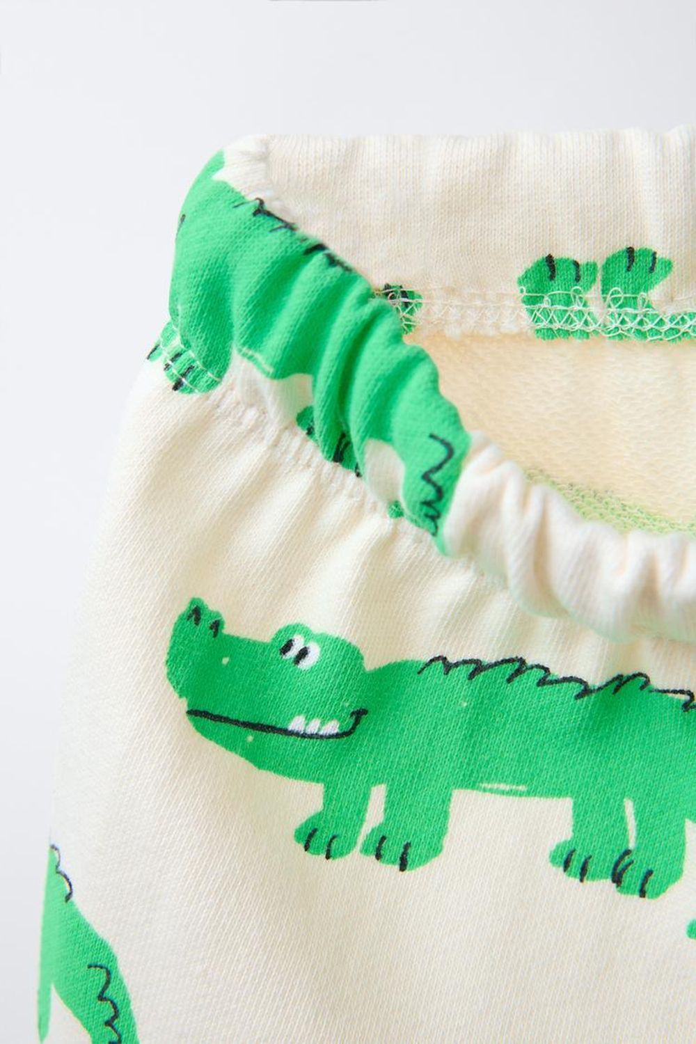 ZARA ШОРТЫ-БЕРМУДЫ С ПРИНТОМ «КРОКОДИЛЫ», ЭКРЮ