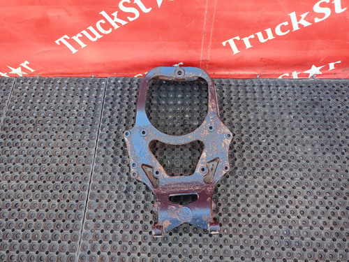 Кронштейн переднего амортизатора правый