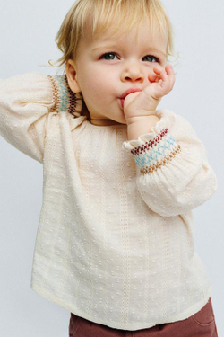 ZARA РУБАШКА ИЗ СЕТЧАТОЙ ТКАНИ В ГОРОШЕК С ВЫШИВКОЙ, ЭКРЮ