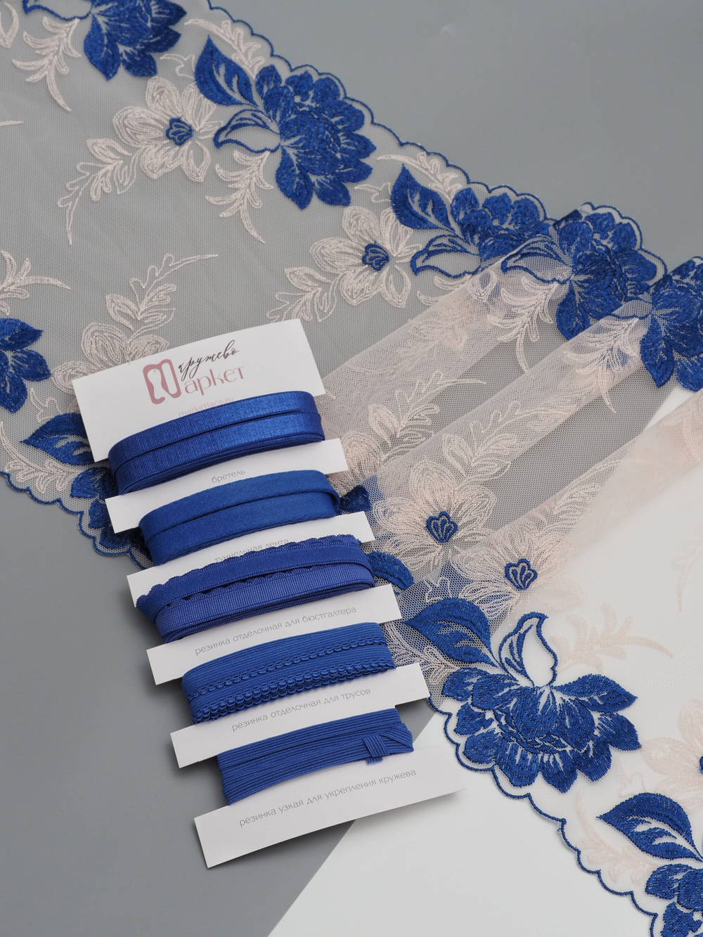 Вышивка на сетке серебристый пион с ультрамарином неэластичная ширина 25 см