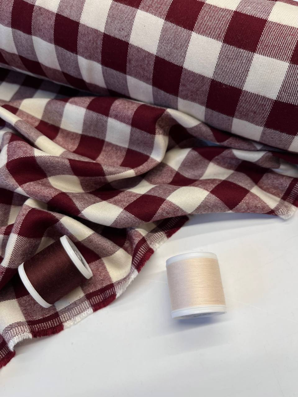 Вискоза в бело-вишневую клетку