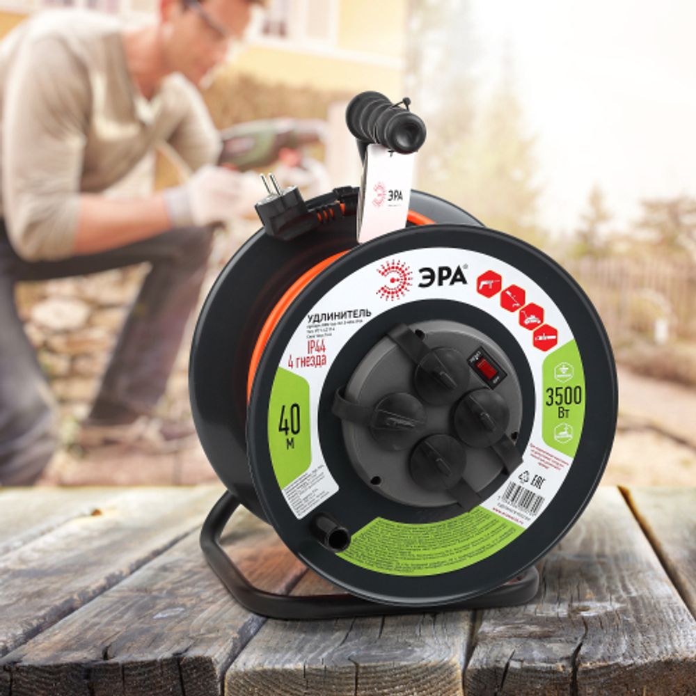 Удлинитель силовой ЭРА RMx-4es-3x1,5-40m-IP44 на металлической катушке c заземлением 4 розетки 40м ПВС 3х1.5мм2 | Силовые удлинители