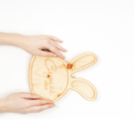 Деревянная менажница из кедра для подачи блюд и закусок с гравировкой "Слушай сердце"