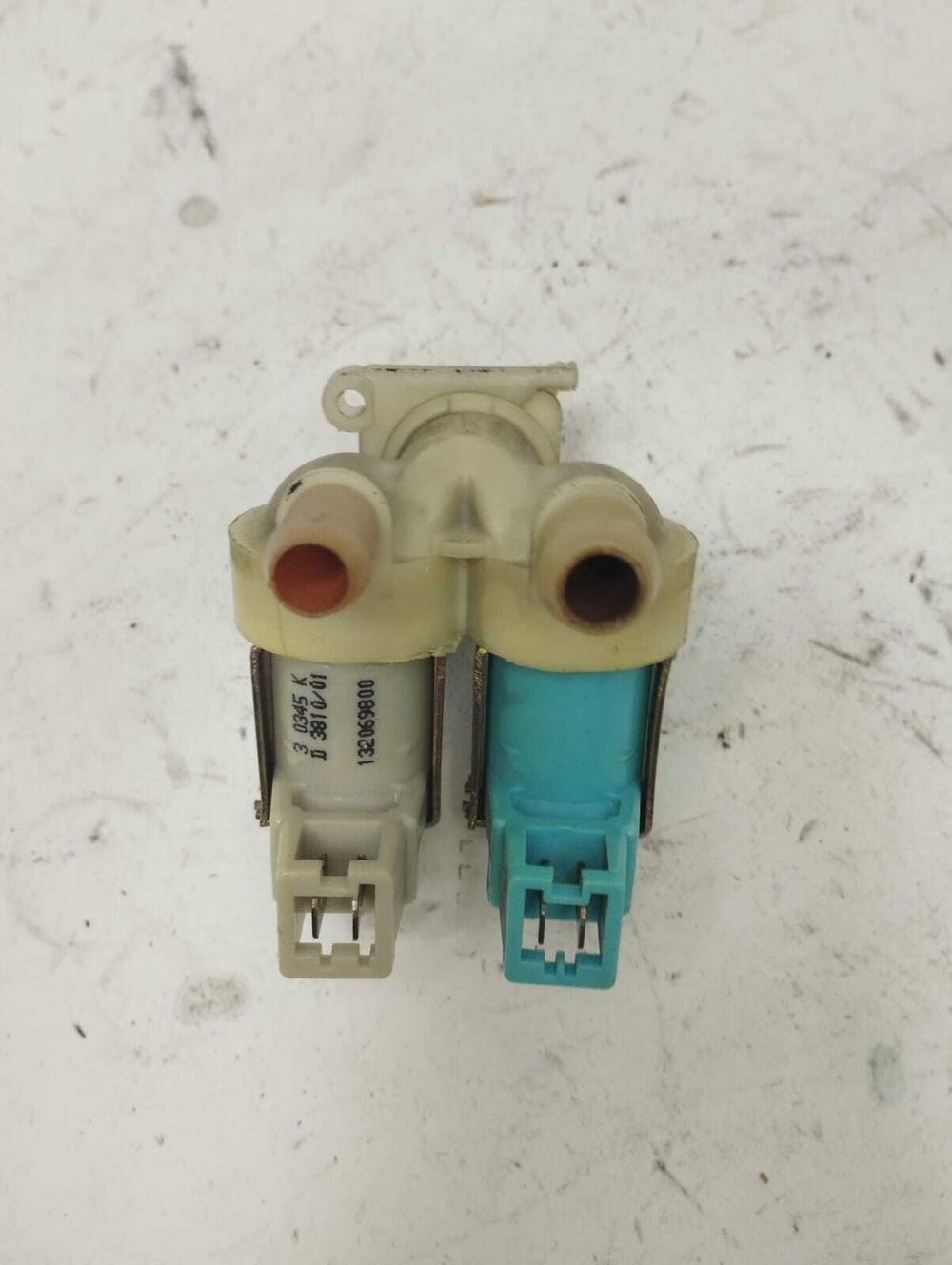 Клапан подачи воды Electrolux 3792260709 б/у для стиральных машин