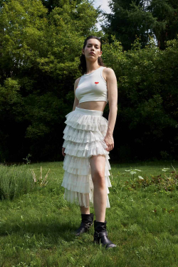 Топ с красной вышивкой