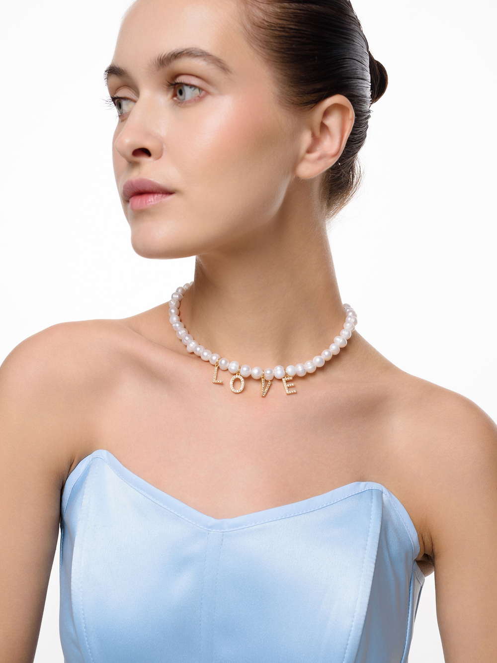 Колье с буквами "Love" из жемчуга Gold