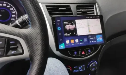 Магнитола для Hyundai Solaris 1 2010-2016 (рамка серебристо-черная) - Parafar PF067T2RN2K на Android 13, QLED+2K, ТОП процессор, 4Гб+32Гб, CarPlay, 4G SIM-слот