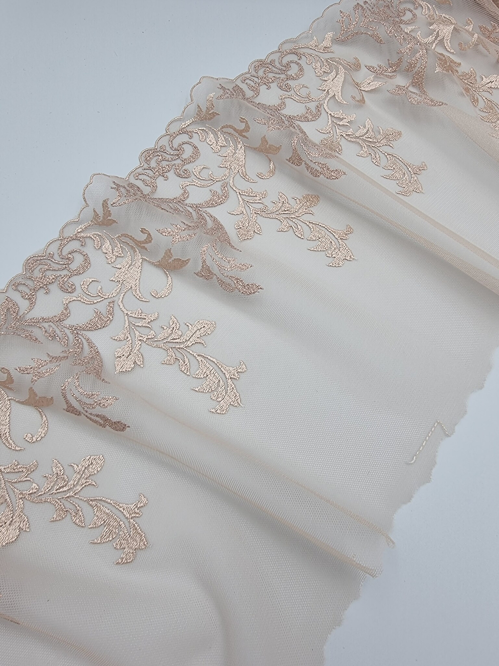 Вышивка на сетке тёмно-бежевый/люрекс К743 левая