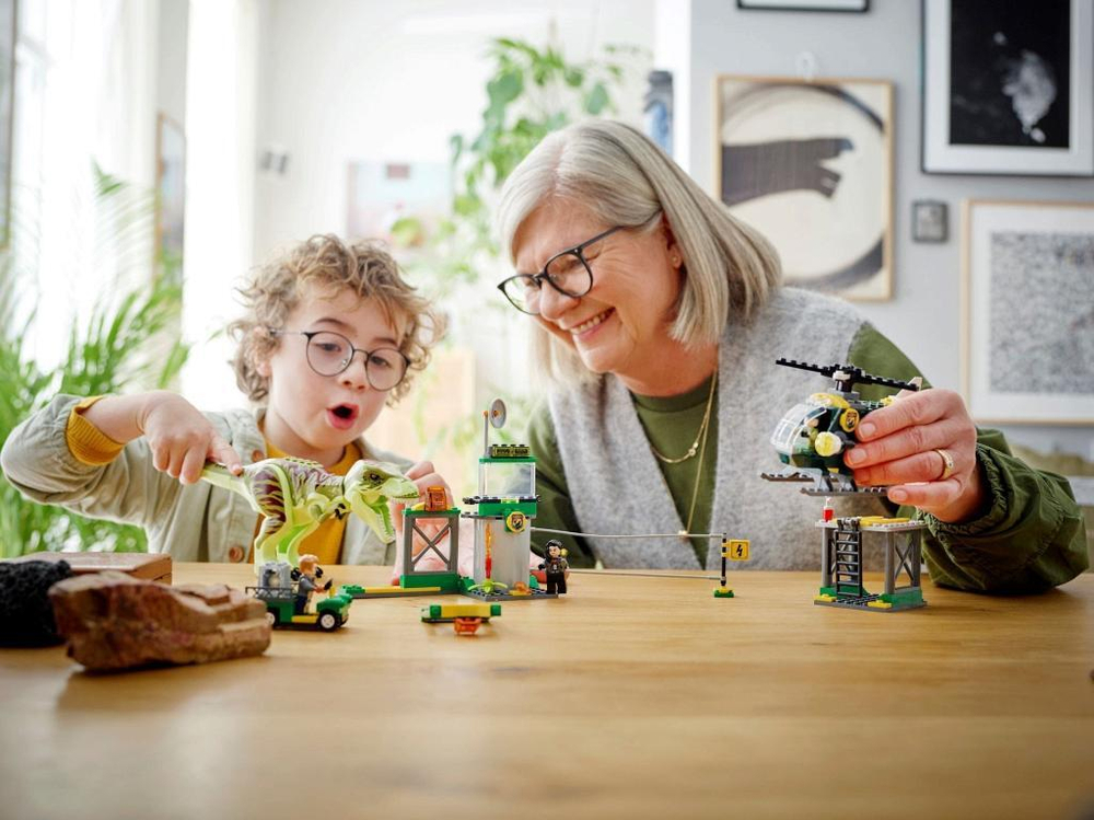 Конструктор лего Jurassic World 76944 "Прорыв Тираннозавра"