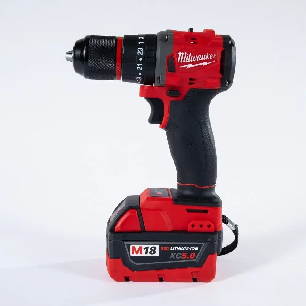 Milwaukee Дрель-шуруповерт, 18 В, 65 Нм, 2 АКБ