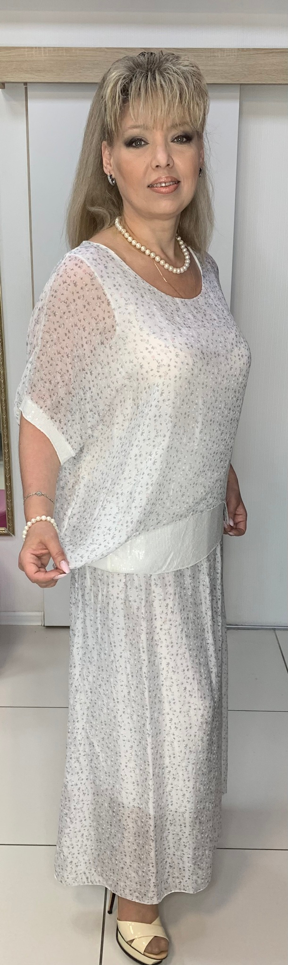 Белый нарядный итальянский костюм с юбкой