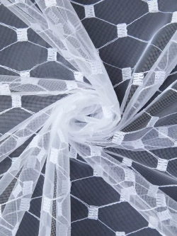 Тюль сетка белая с вышитым рисунком 300x250