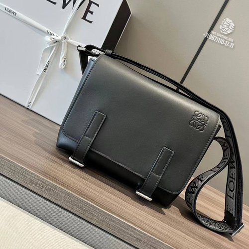 Сумка через плечо Loewe XS Military Messenger