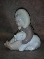 Статуэтка. Фарфор. Мальчик эскимос с медвежонком. Lladro. Испания