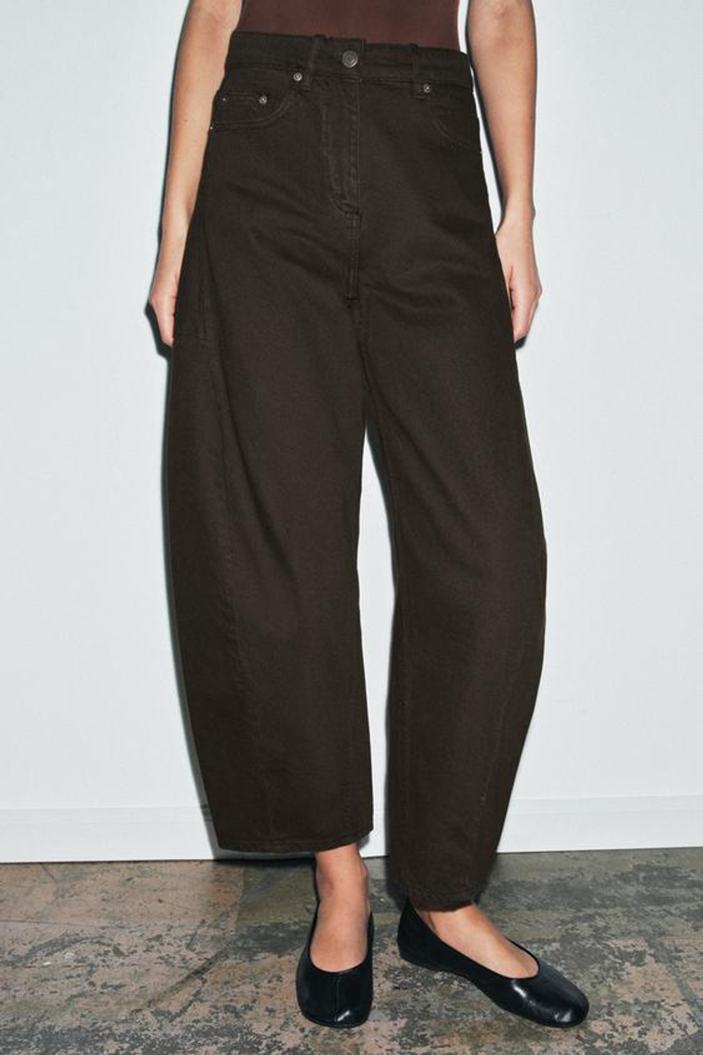 ZARA ДЖИНСЫ ZW COLLECTION ANKLE BALLOON СО СРЕДНЕЙ ПОСАДКОЙ, ШОКОЛАДНЫЙ