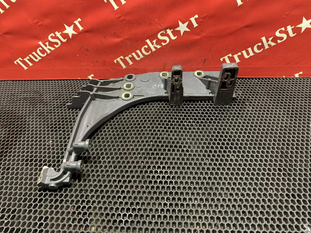 Кронштейн подножки правый 2021г