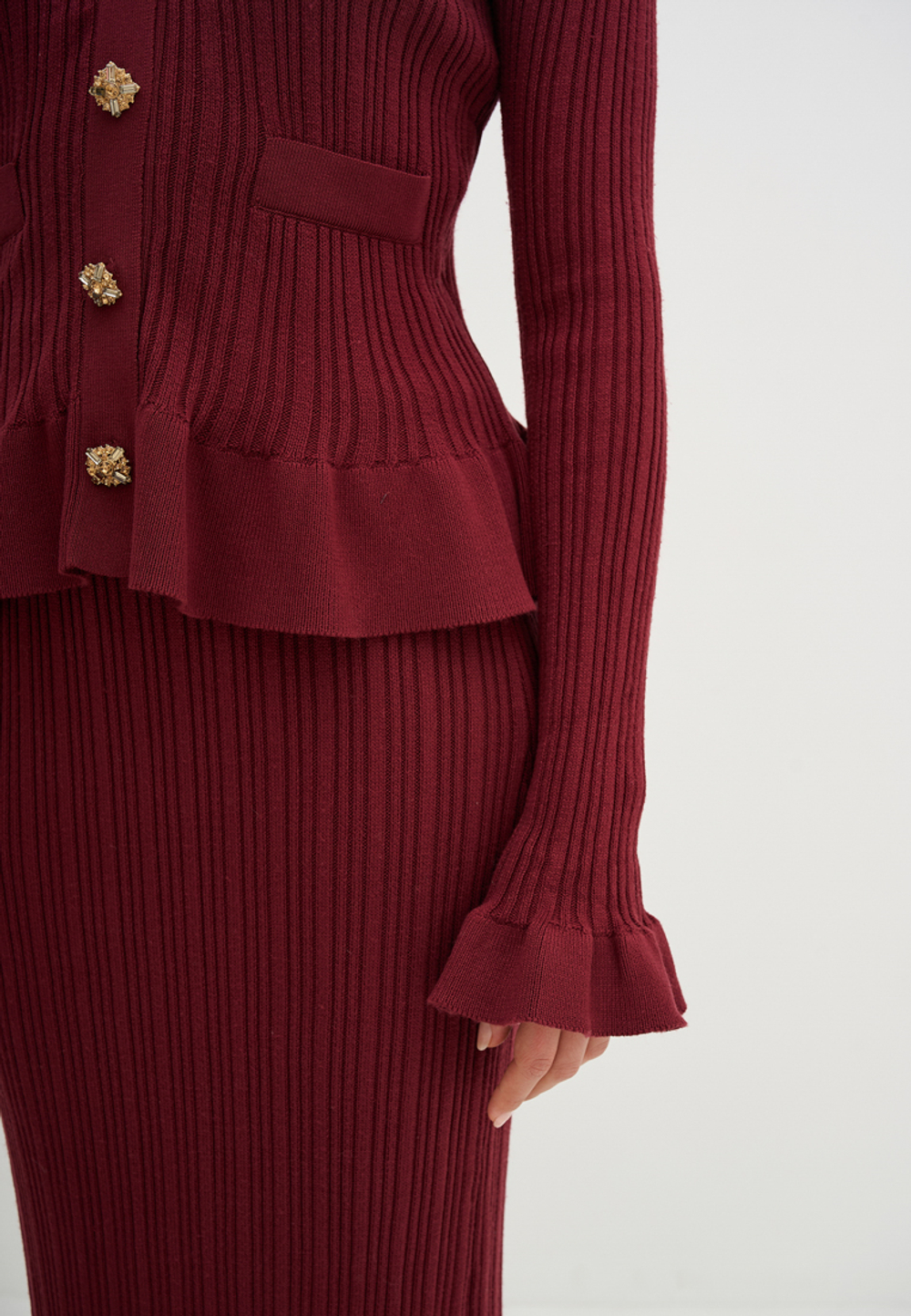Костюм трикотажный с юбкой бордового цвета