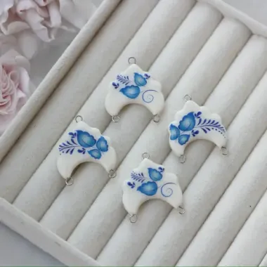 Коннектор (подвеска) Кокошник, полимерная глина, гжель, 25*25 мм, S048