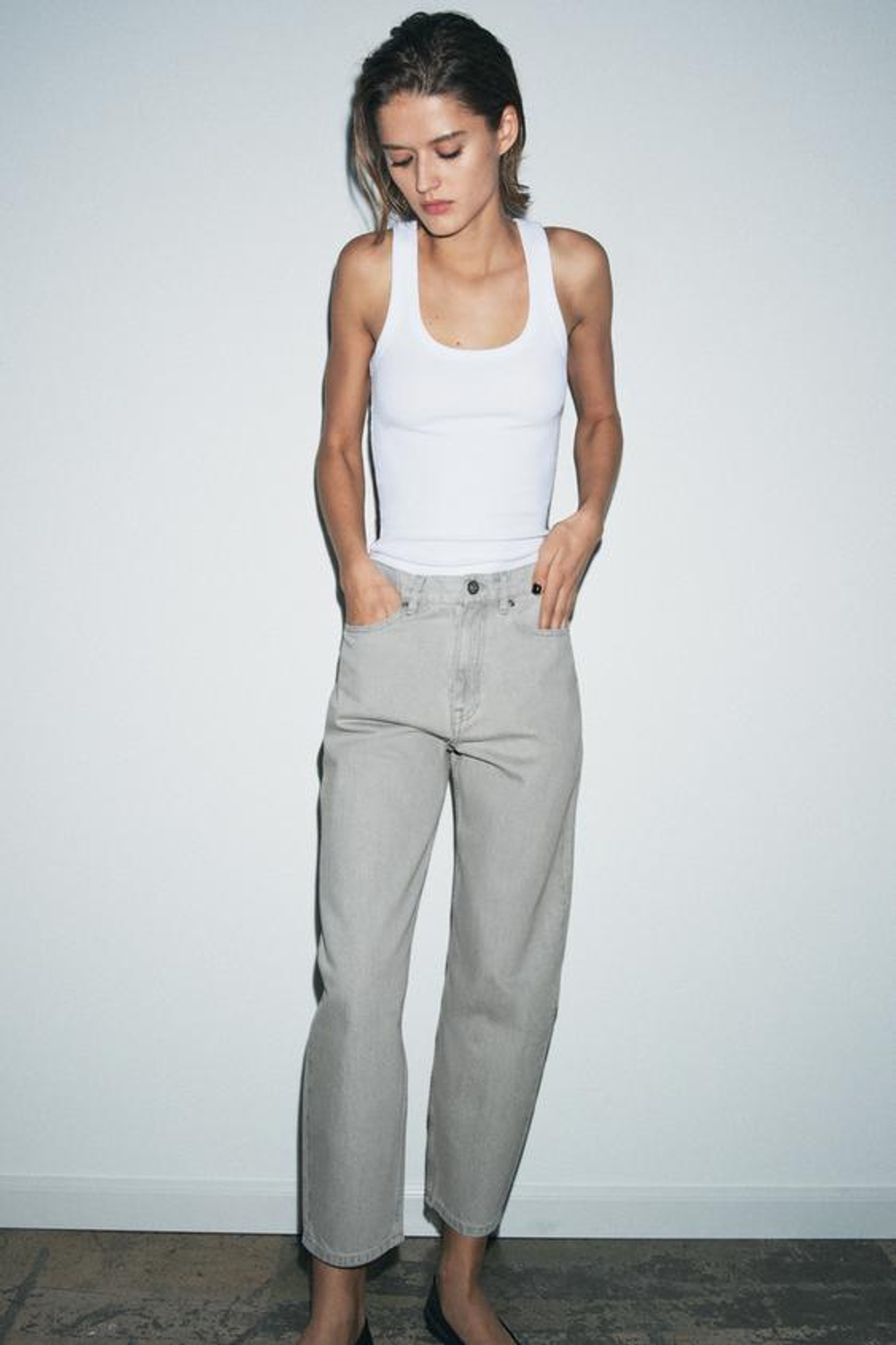 ZARA ЗАУЖЕННЫЕ ДЖИНСЫ СО СРЕДНЕЙ ПОСАДКОЙ — ZW COLLECTION, СЕРЫЙ