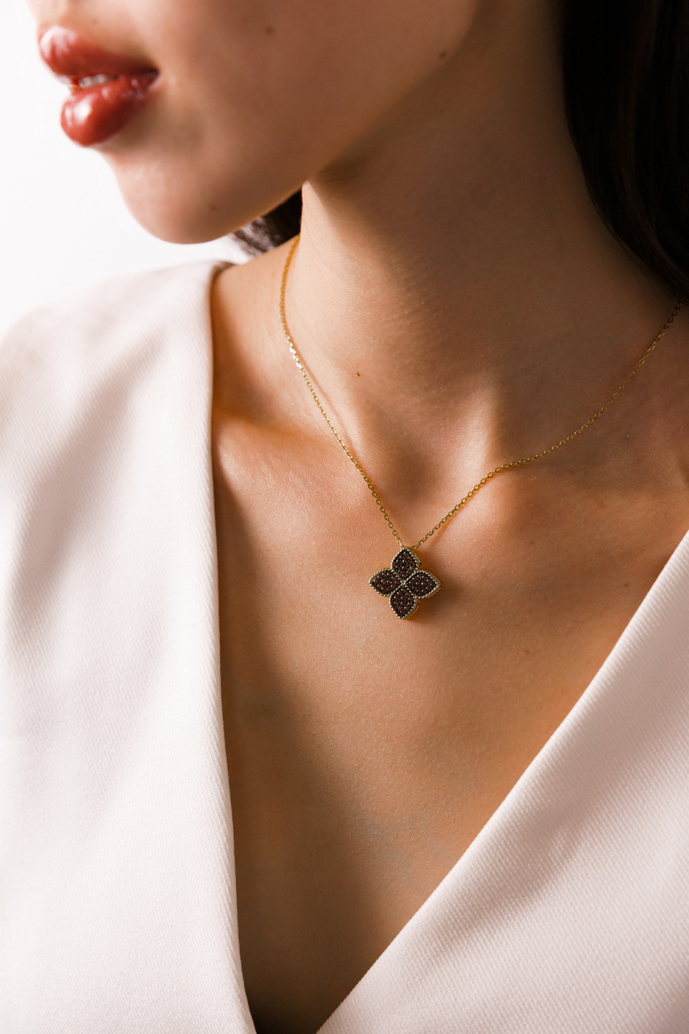 Колье "TRUE FLOWERS" в золочении с коньячным цирконием