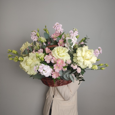 Корзина "Вдохновение"(Роза французкая, эустома, матиола, зелень )