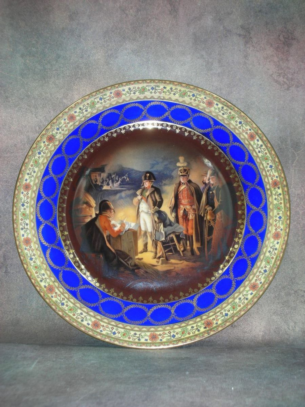 Тарелка. Фарфор. Солдат. Бивуак Наполеона накануне битвы при Аустерлице. Carlsbad. Чехословакия
