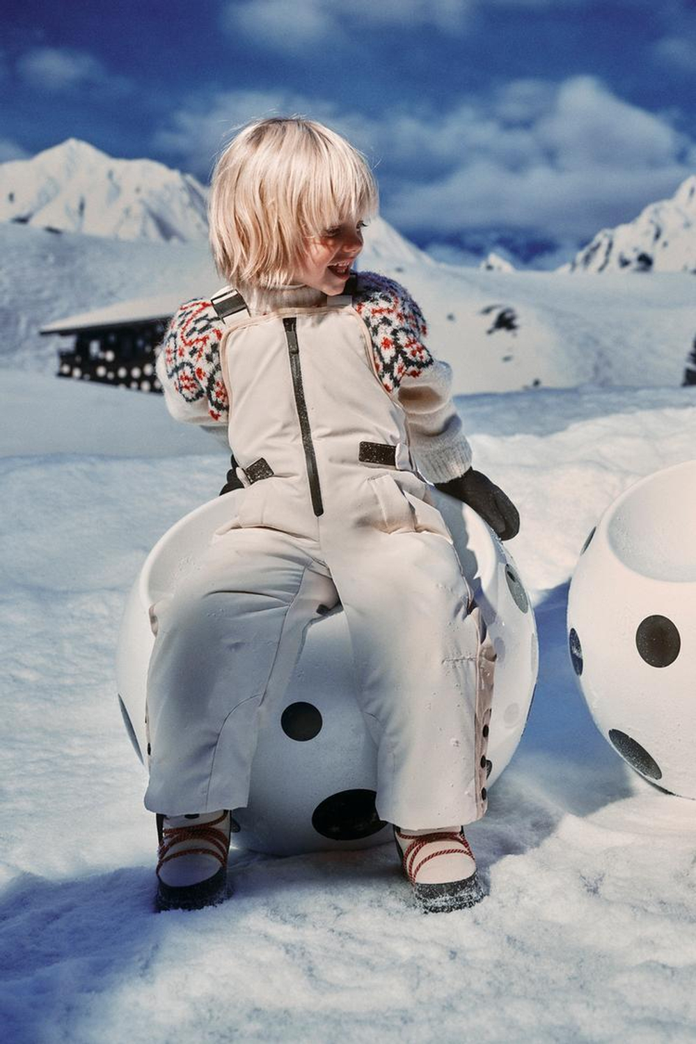 ZARA ДЛИННЫЙ НЕПРОМОКАЕМЫЙ И ВЕТРОЗАЩИТНЫЙ КОМБИНЕЗОН С ЦВЕТНЫМИ БЛОКАМИ, ЭКРЮ