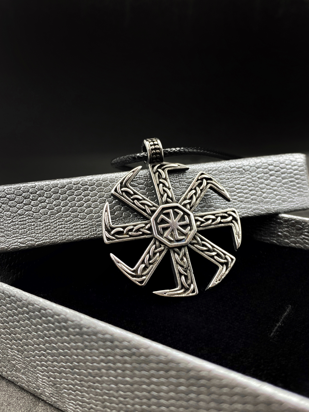 Славянская подвеска оберег Коловрат магический амулет из стали