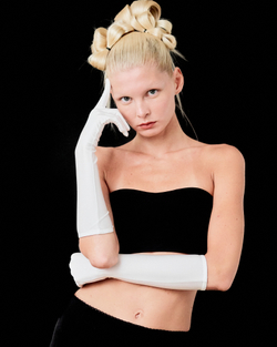 Перчатки из белого бифекса до локтя