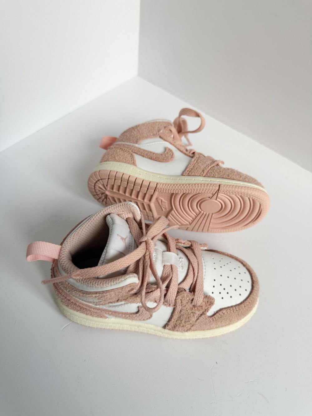 Комбинированные кроссовки Nike Air Jordan, 25