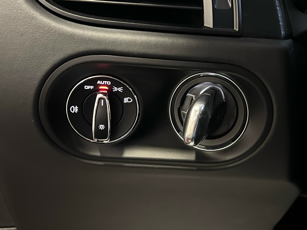 Porsche Macan, 2021 год