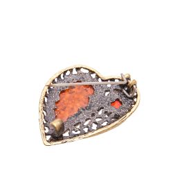 AM-3493 Брошь «Сердце для двоих» (латунь, янтарь)