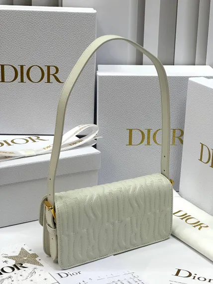 Сумка с клапаном Miss Dior белый