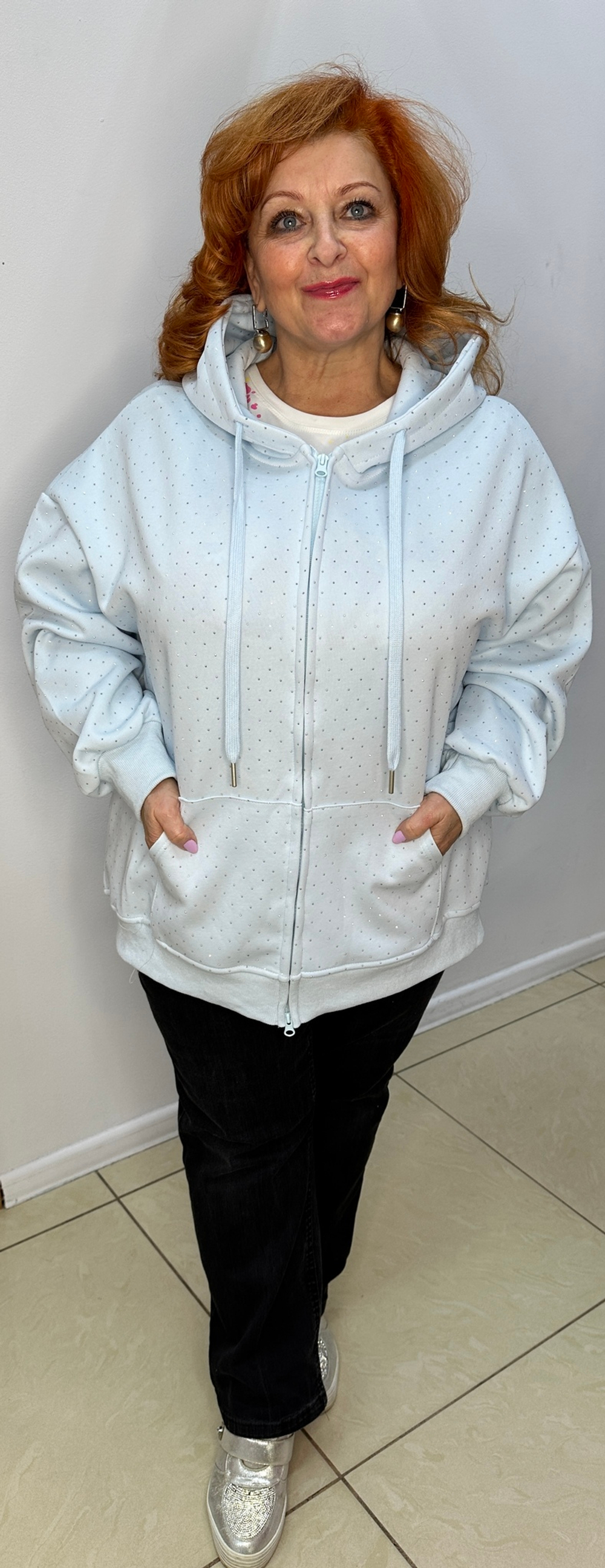 Бомбер-жакет со стразами в голубом цвете