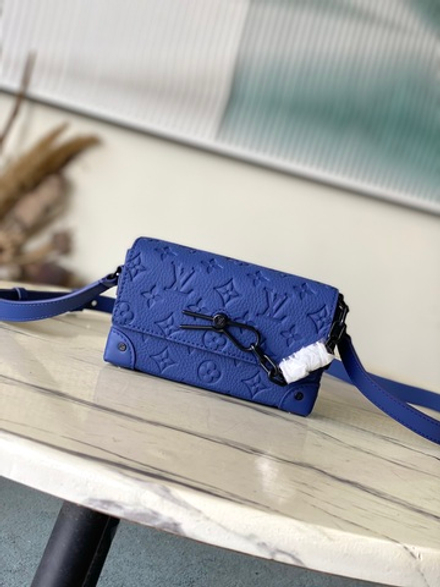 Louis Vuitton Steamer Wearable Wallet
