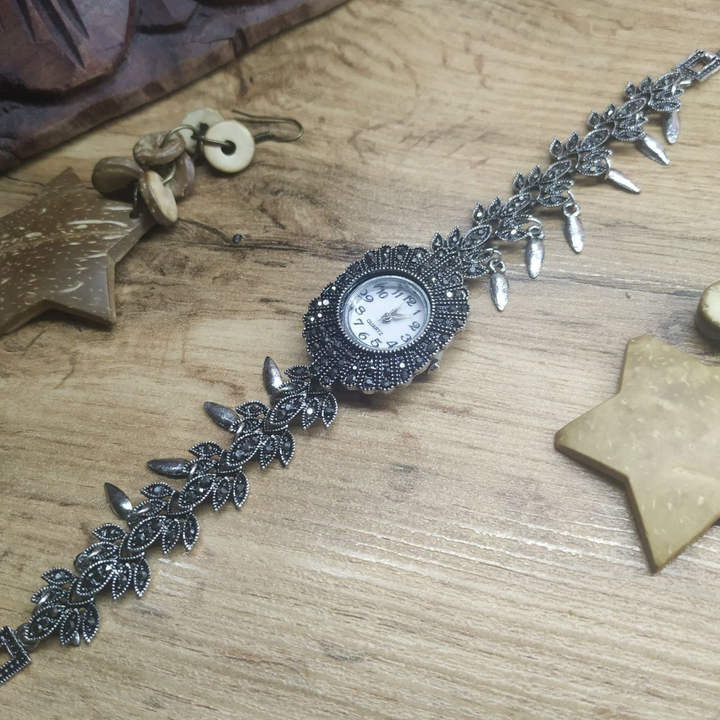 Часы Vogue Лотос циферблат белый в овале стразы графитовые металл серебристый