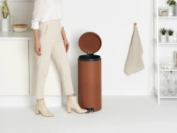 Brabantia NewIcon Контейнер для минеральных отходов с корицей, 30 л.