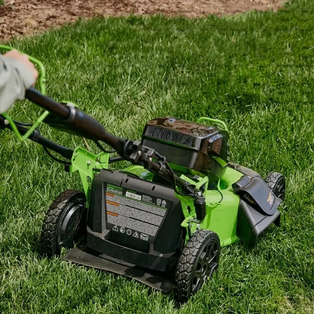 Аккумуляторная газонокосилка Greenworks GC82HPLM512K25 (2 x 2.5 Ач, ЗУ) 2518907U2A