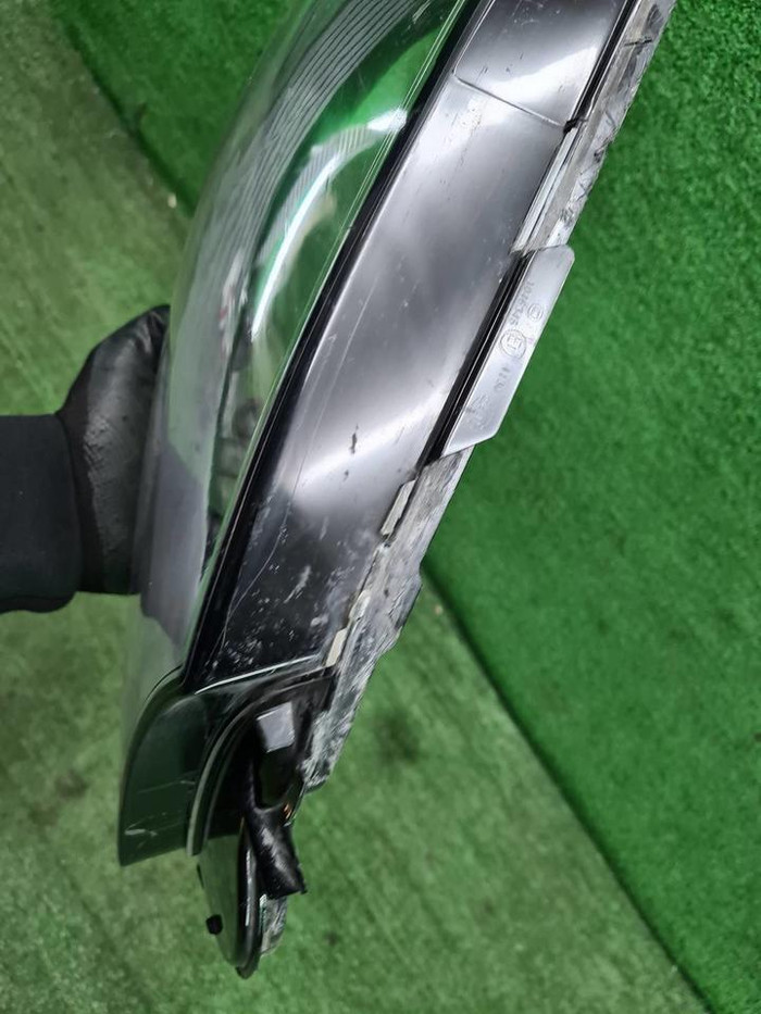 Стекло фары правое Mercedes E W213 (2016-2021)