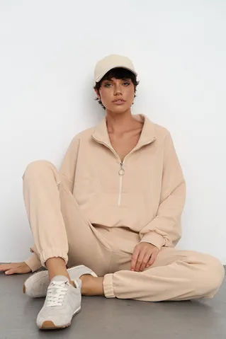 Олимпийка на молнии из премиум футера ванильного цвета