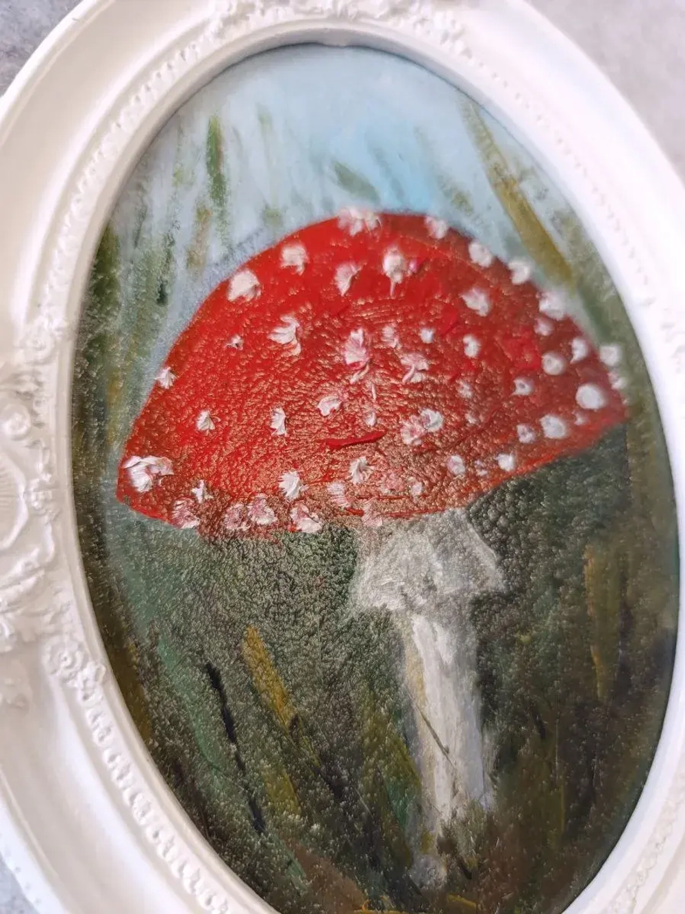 Картина в овальной рамке