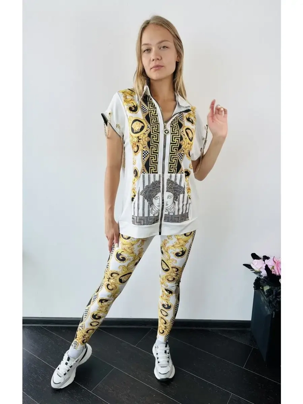 Костюм стильный