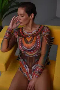 Слитный купальник с рукавами "Африка"