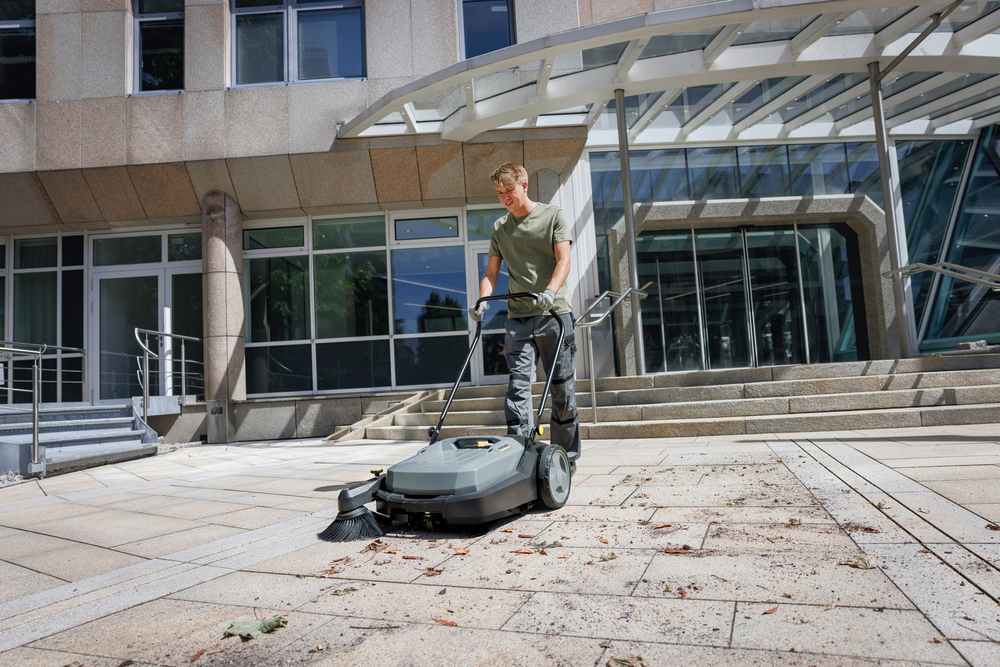 Подметальная машина KM 70/20 C BASIS